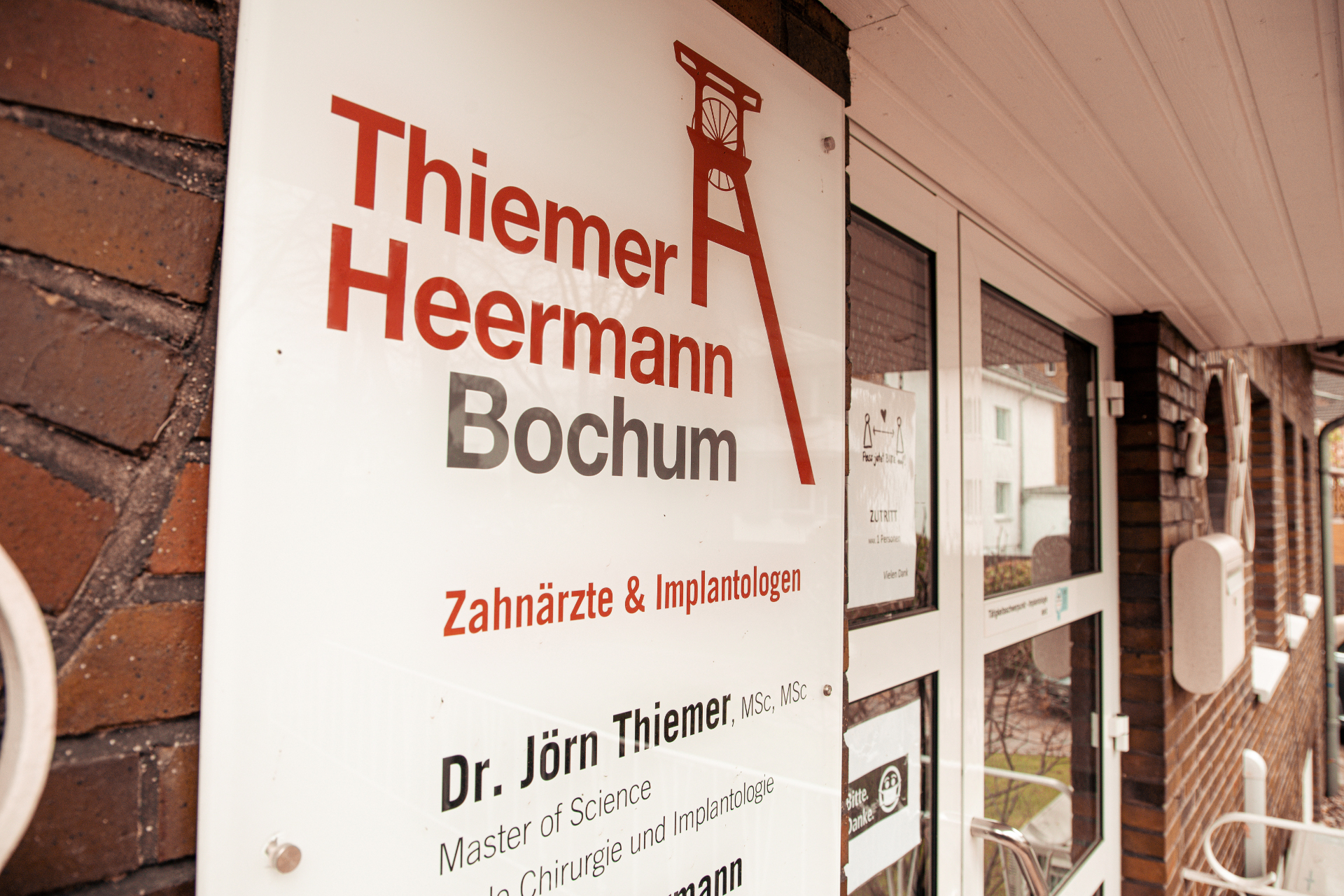 Thiemer - Zahnarzt Bochum: Spezialist für Implantate,Thiemer Heermann Wattenscheid